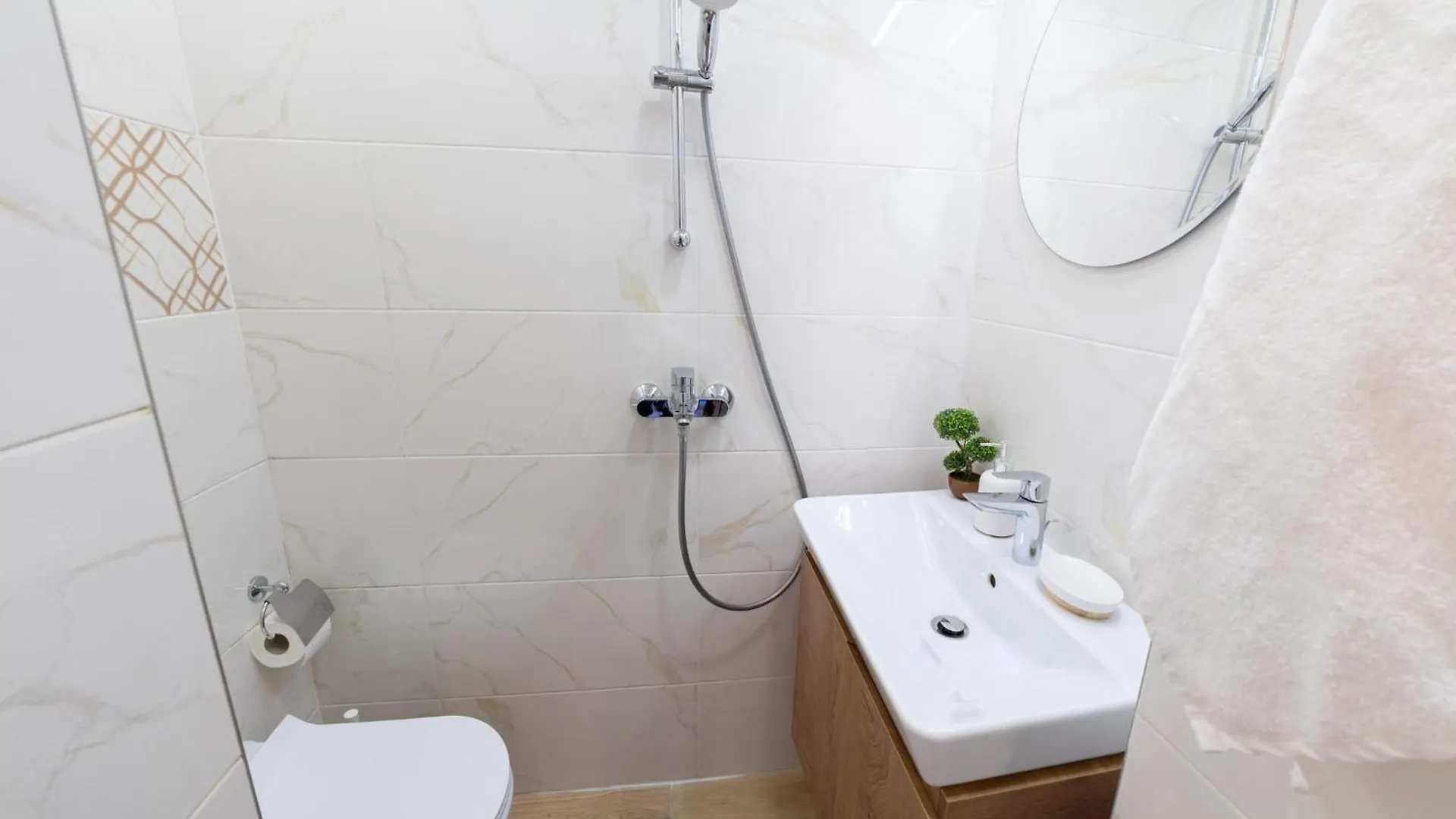 Seaside Estate - Cozy And Romantic - Public Parking Nearby Varna Lejlighed
